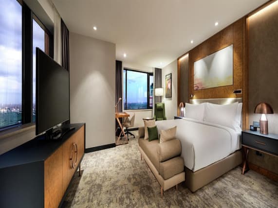 Deluxe Room, 1 King Bed, Corner