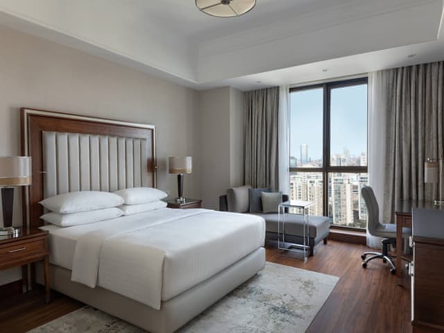 Deluxe Room, 1 King Bed, City View