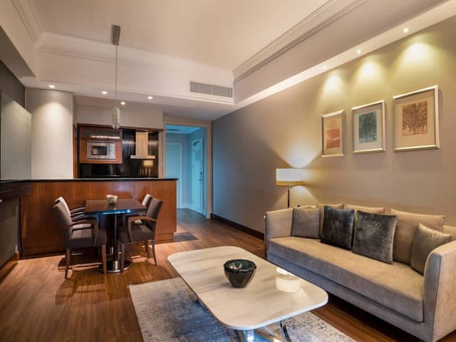 Executive Suite, 1 King Bed, City View