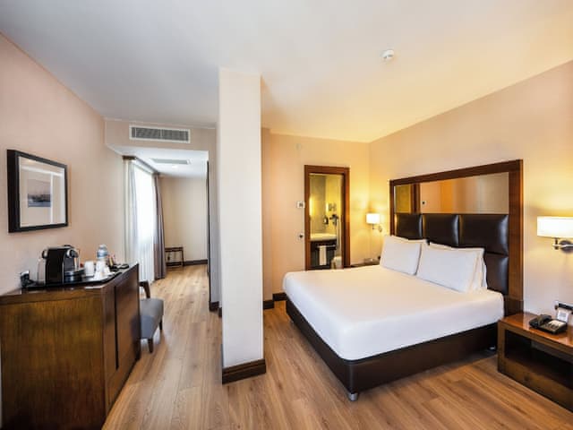 Suite, 1 Double Bed, Corner