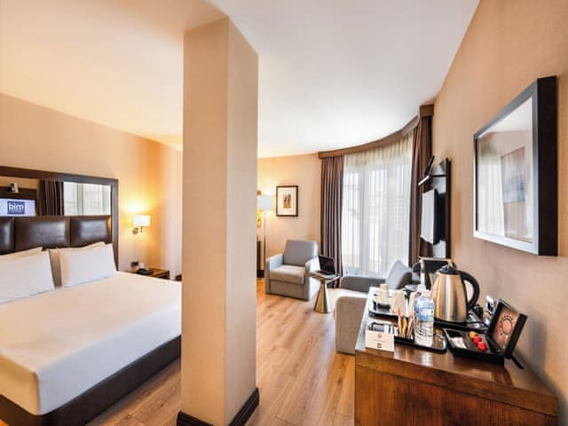 Suite, 1 Double Bed, Corner