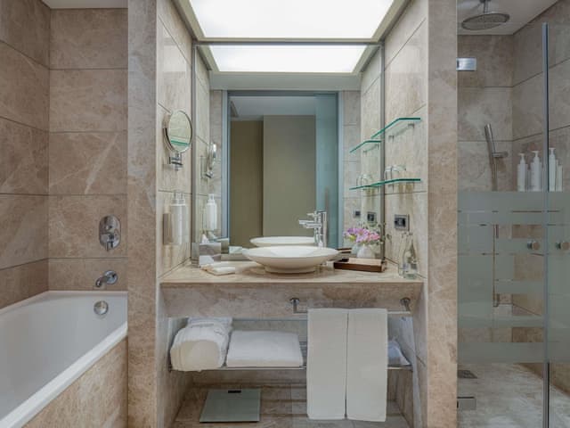 Classic Room, 1 King Bed, City View