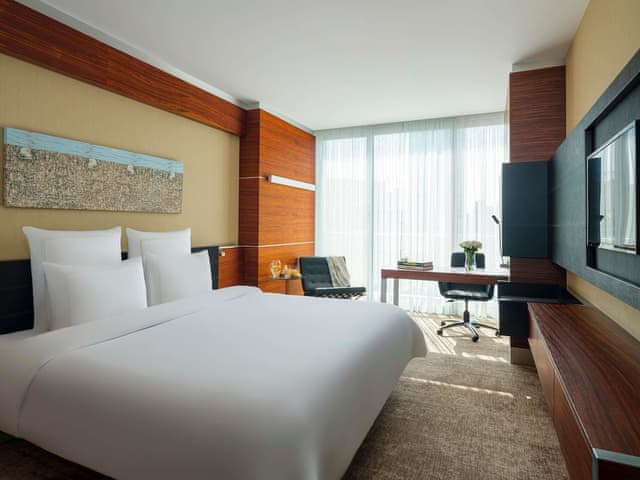 Advantage Room City 1 King Bed