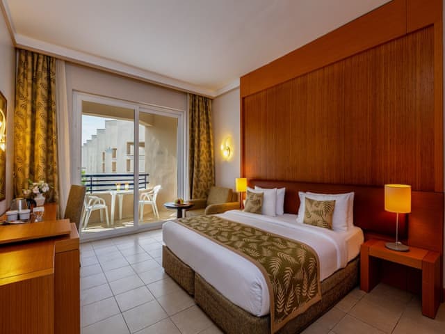 Family Room, 2 Bedrooms