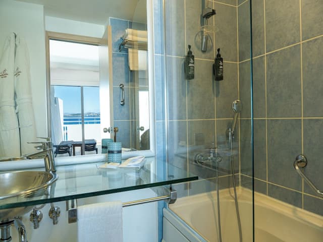 Superior Oda (Kara manzaralı)