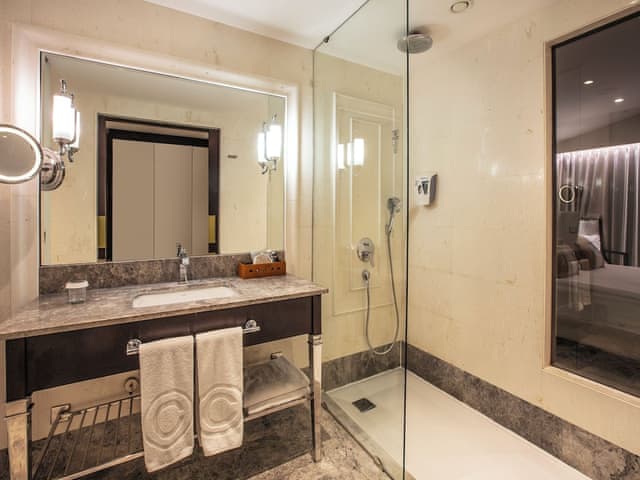 Superior Room, Land View