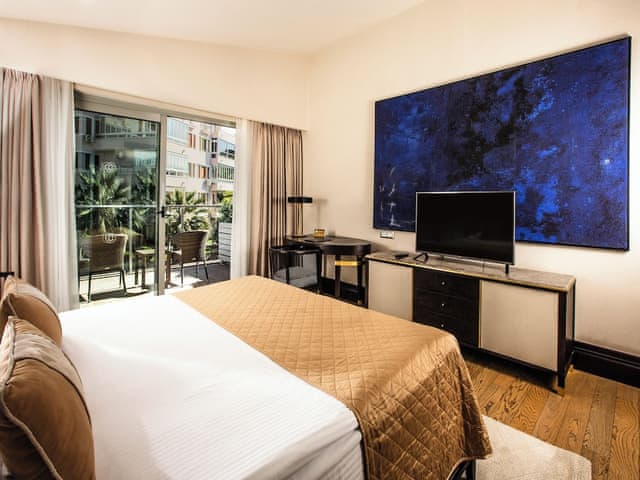 Superior Room, Land View