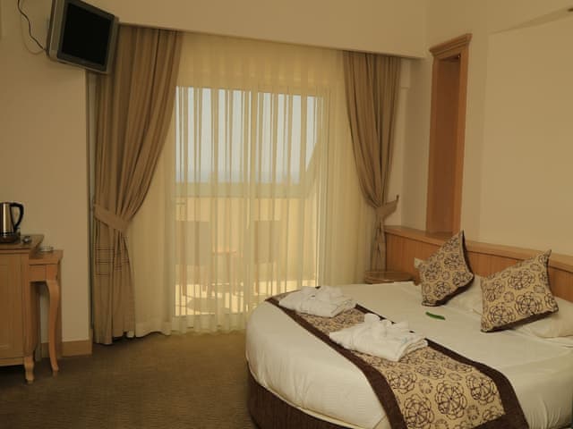 Family Room, Connecting Rooms