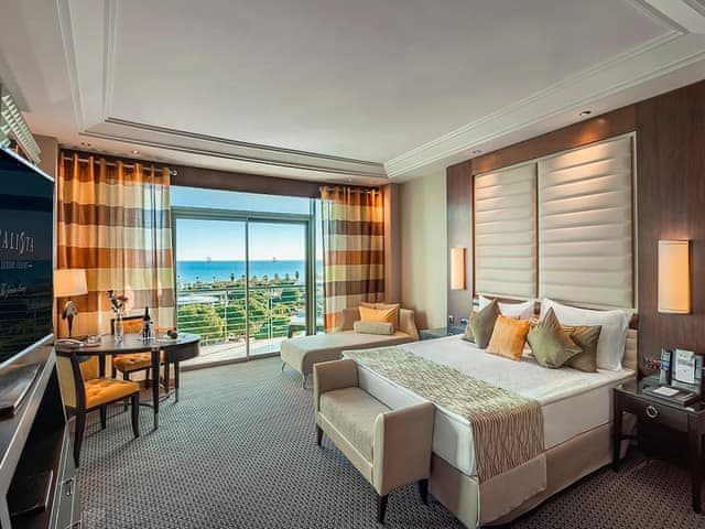 Superior Room, Partial Sea View