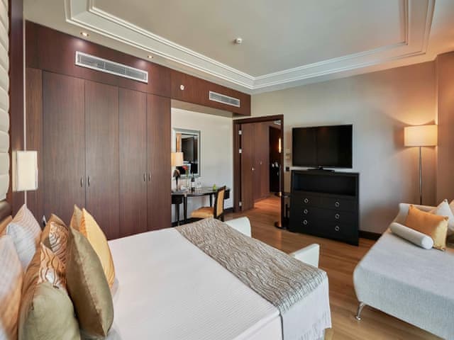 Suite, Corner