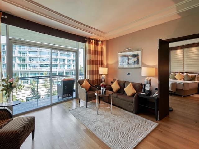 Suite, Corner