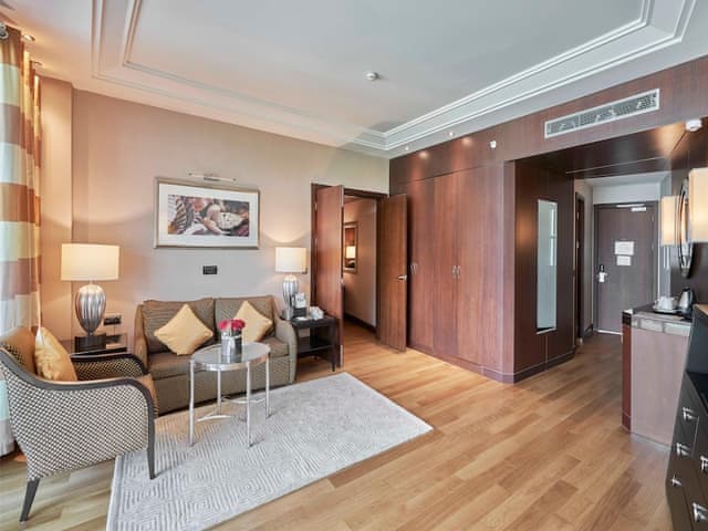 Suite, Corner