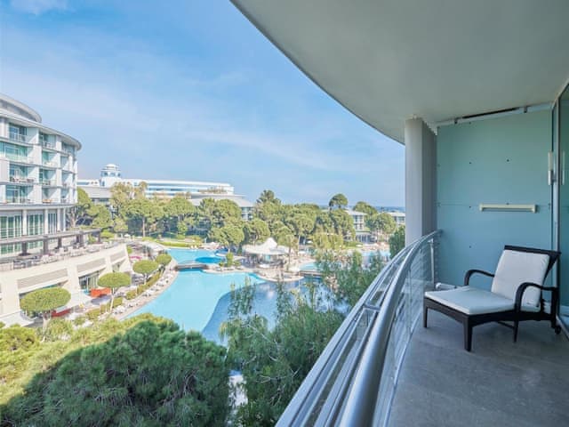 Suite, Corner