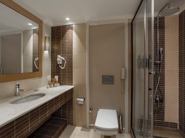 Lake House Pool View