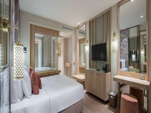 Honeymoon Sea View with Jacuzzi