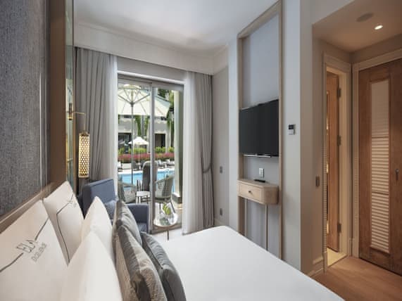 Lake House Suite Swim Up