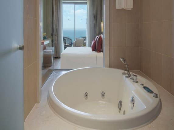 Honeymoon Sea View with Jacuzzi