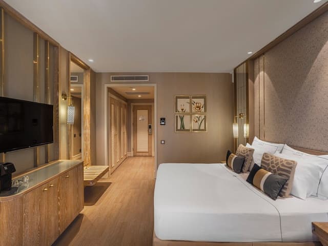 Lake House Pool View