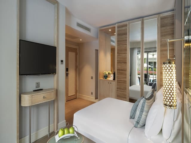 Lake House Suite Swim Up