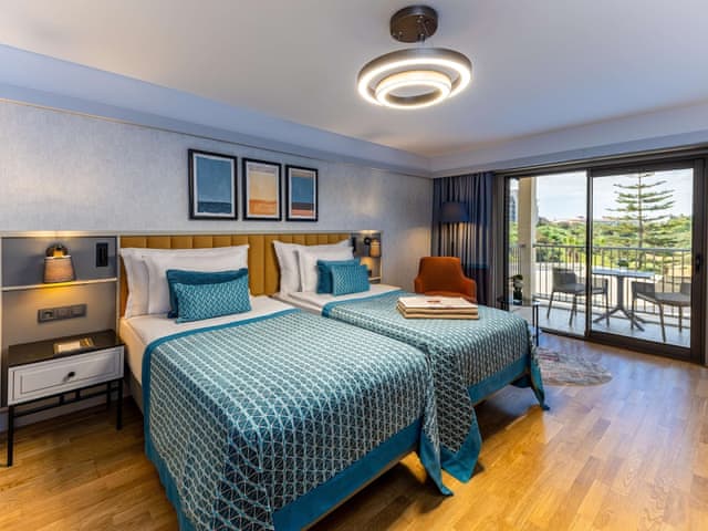 Superior Oda Kara Manzaralı