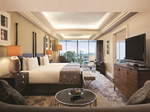 Grand Room (Grand Deluxe Twin Bundaran HI View)