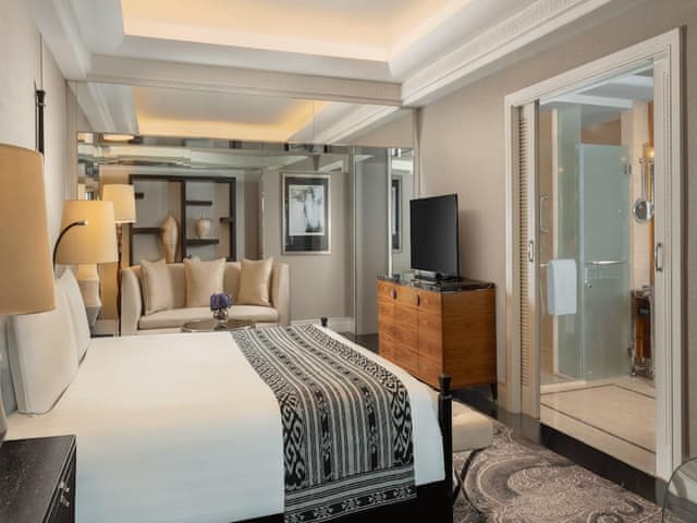 Grand Room (Grand Deluxe King Bundaran HI View)