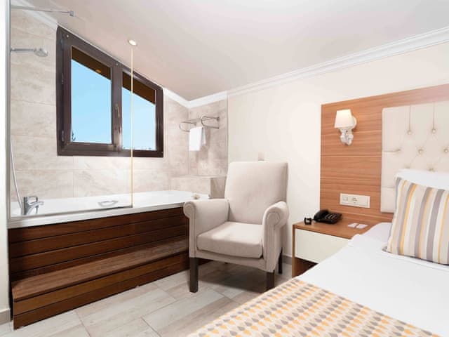 Standard Room With Jacuzzi