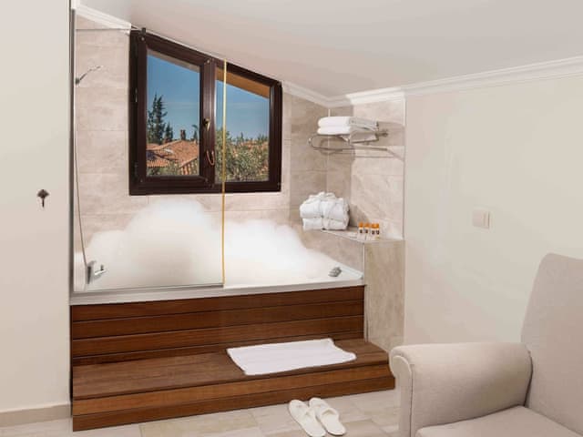 Standard Room With Jacuzzi