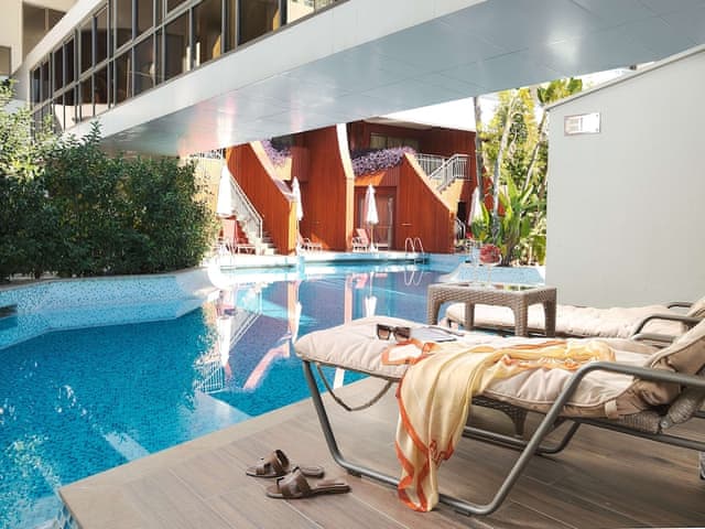 Lake Houses Lapis, pool access