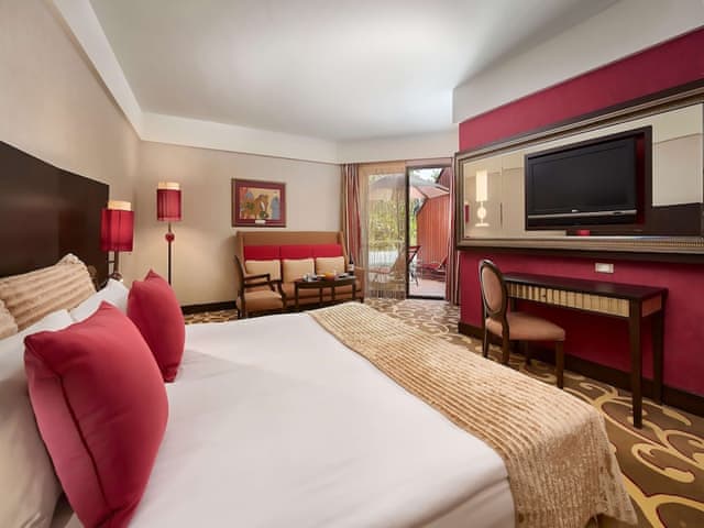 Lake Family Room, Pool Access