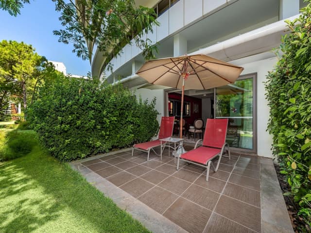 Garden Family Room, Garden Access