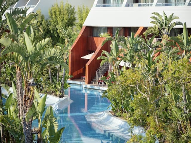 Lake Family Room, Pool Access