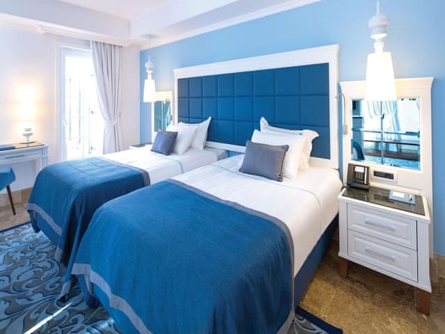 Azure Villa, 3 bedrooms, Sea water pool