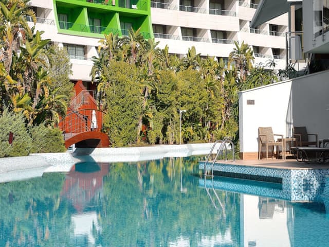 Lake Villas Amber & Sapphire, pool access