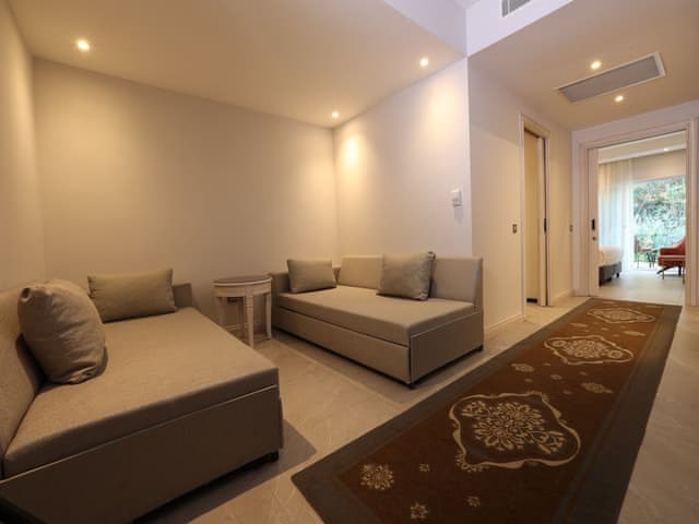 Club Family Suit Forest View