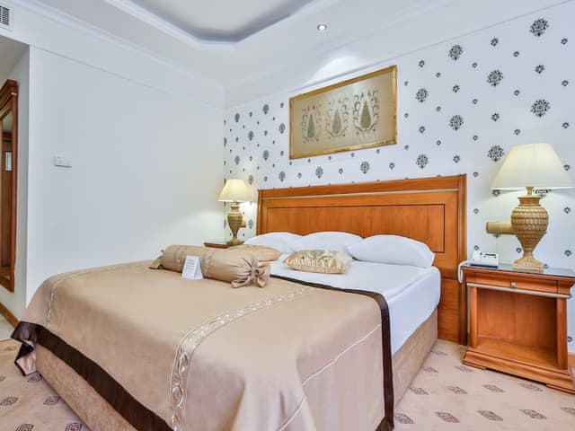 Club Family Suit Forest View