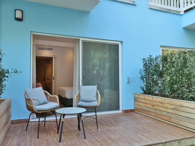 Club Family Suit Forest View