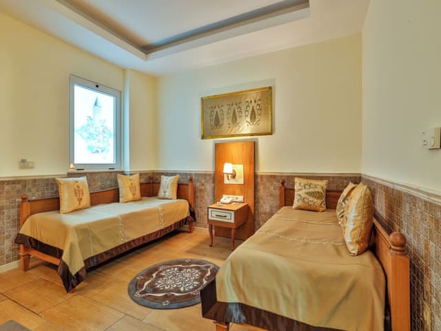 Club Family Suit Forest View