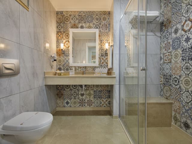 Club Family Suit Forest View