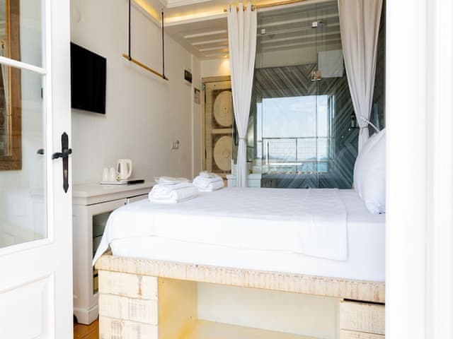 Cift Kislilik Bahce Manzarali