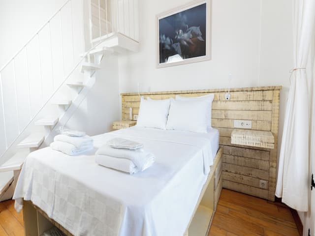 Dort Kisilik Deniz Manzarali Oda