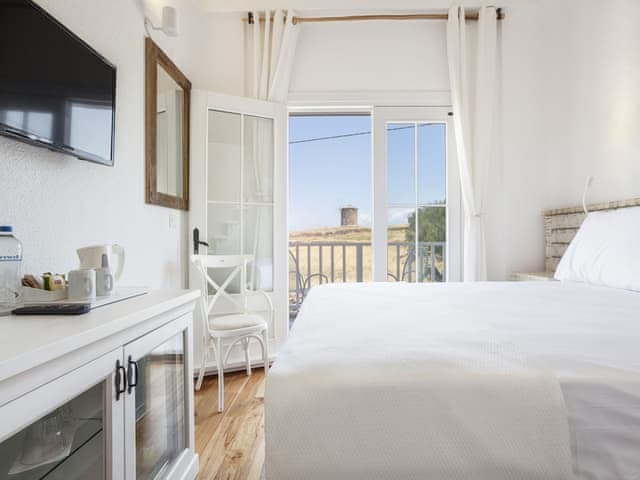 Uc Kislilik Deniz Manzarali Oda