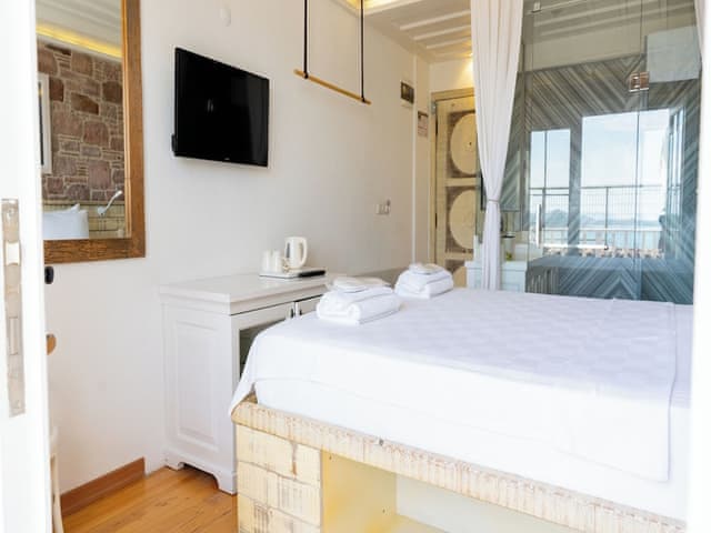 Cift Kislilik Bahce Manzarali