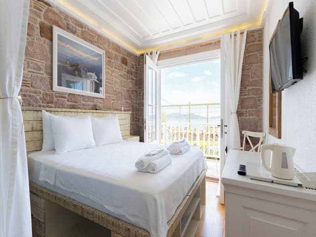 Cift Kislilik Bahce Manzarali