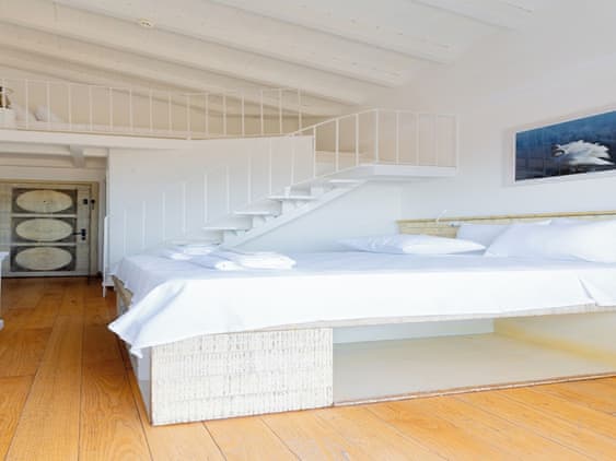 Uc Kislilik Deniz Manzarali Oda