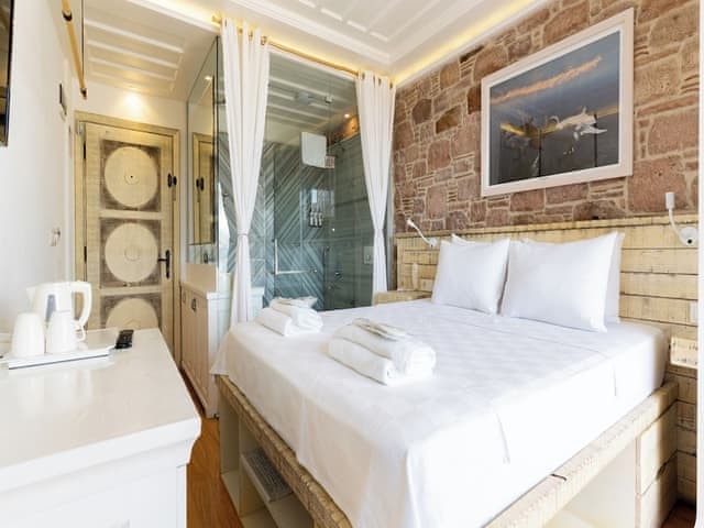 Cift Kislilik Bahce Manzarali