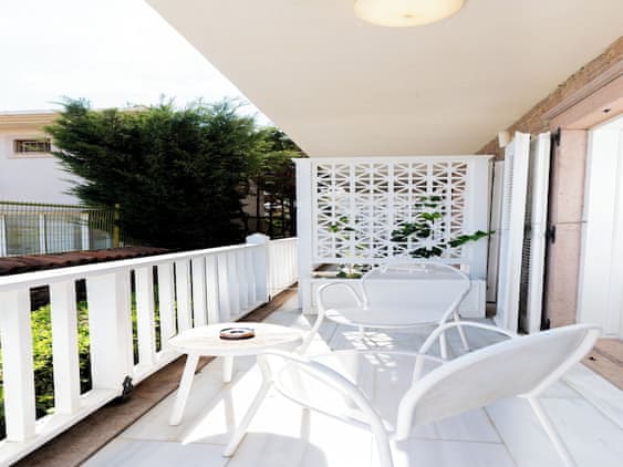 Cift Kislilik Bahce Manzarali