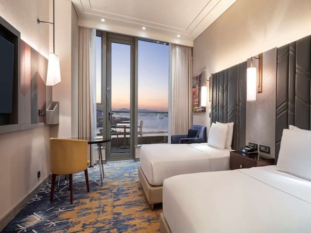 Twin Deluxe Room with Sea View