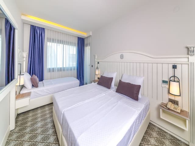 Standard Triple Room, Multiple Beds, Partial Sea View