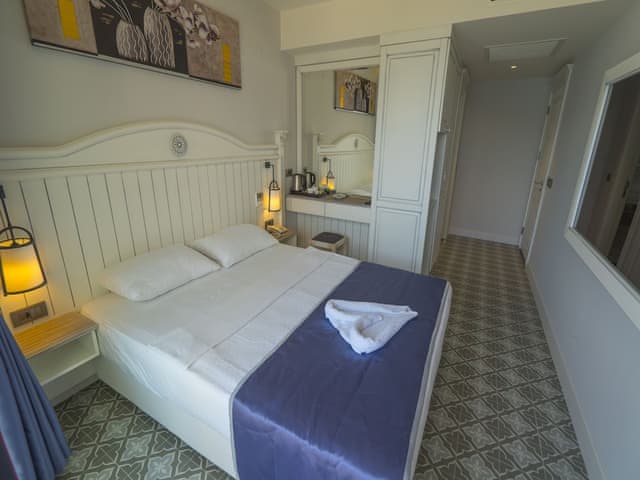 Double Room, 1 Double Bed, Partial Sea View